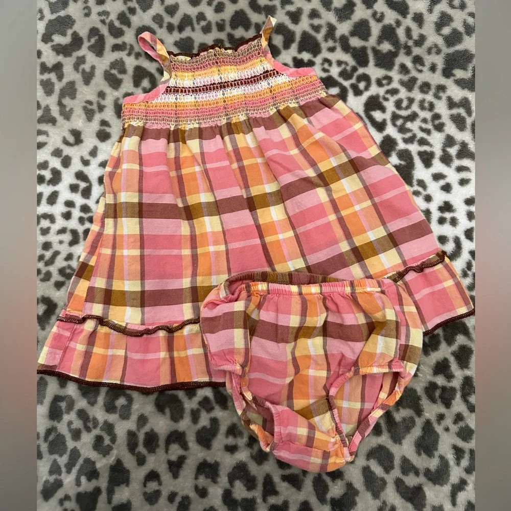 Old Navy Smocked Plaid Summer Dress in Pink Size 6-12 months
